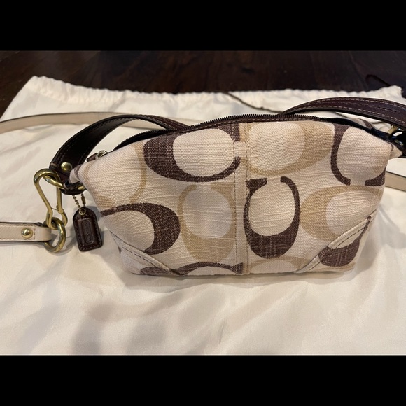 Coach purse/handbag with shoulder strap and carrying bag - Picture 2 of 6